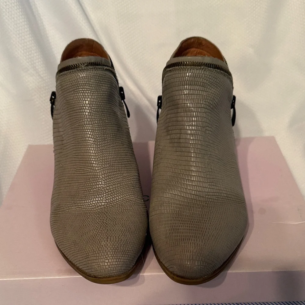 Eric Michael Taupe Lizard Embossed Leather Ankle Boots Grey‎ Size 38 Portugal
